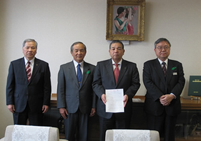 県・鹿信・基金の3者による森林整備協定締結